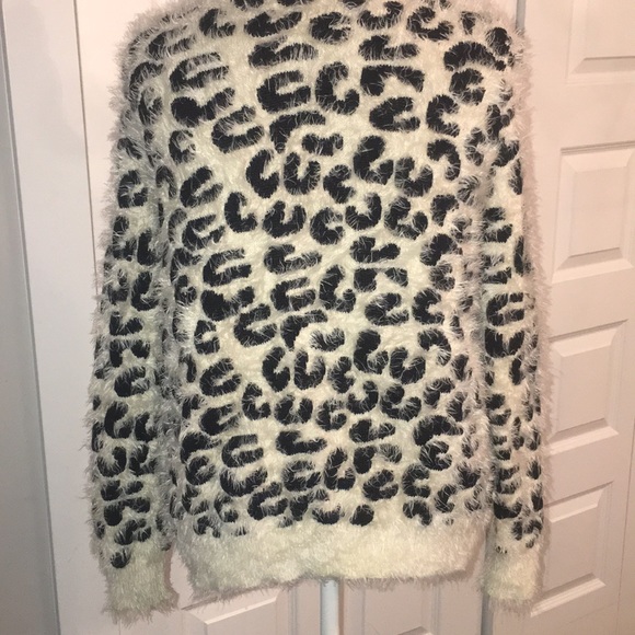 POL cheetah sweater - Picture 3 of 5